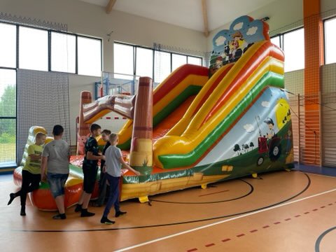 Zjeżdżalnie na sali gimnastycznej