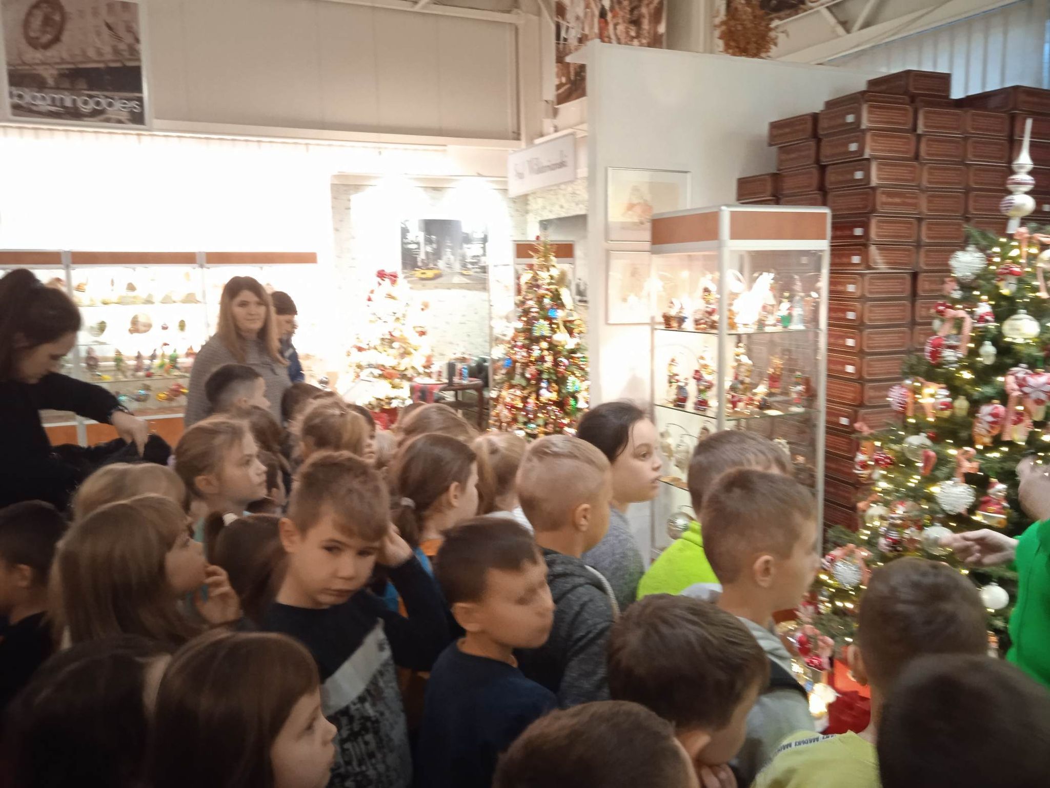 W Muzeum Bombki Choinkowej - słuchamy przewodniczki