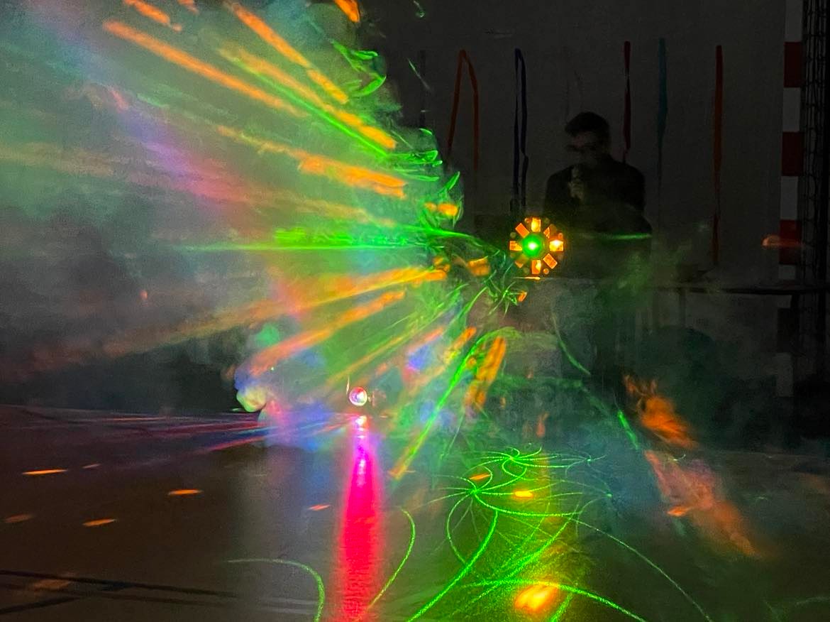 światła w czasie zabawy